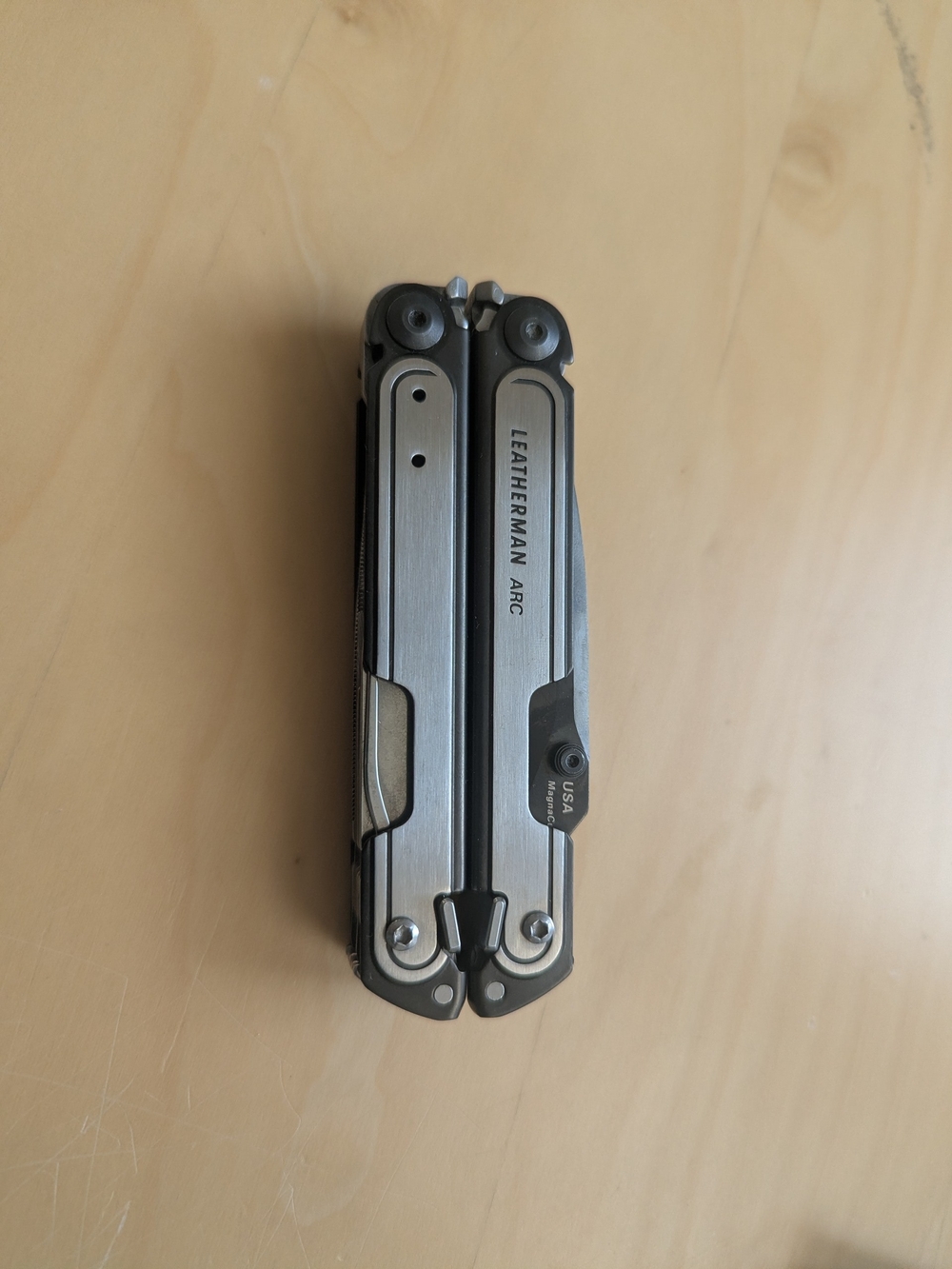 Leatherman Arc Stainless Steel Multi-Tool – Silver